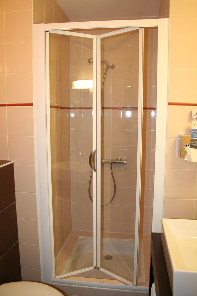 Standard Room, Multiple Beds - Photo 2