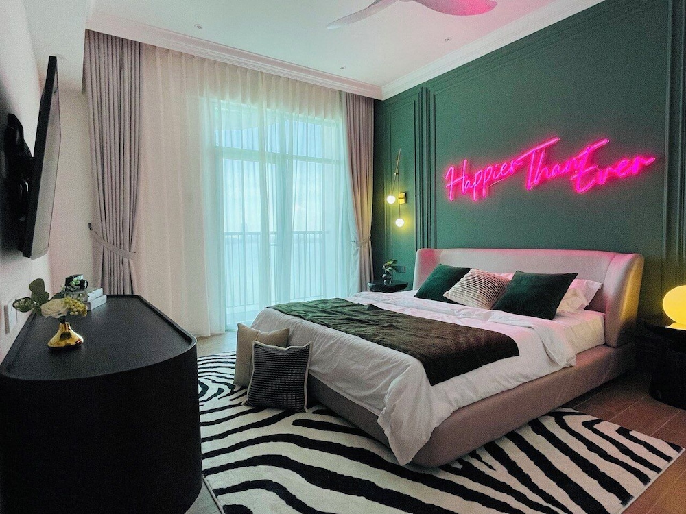 Deluxe Suite, 2 Bedrooms, Balcony, Sea View