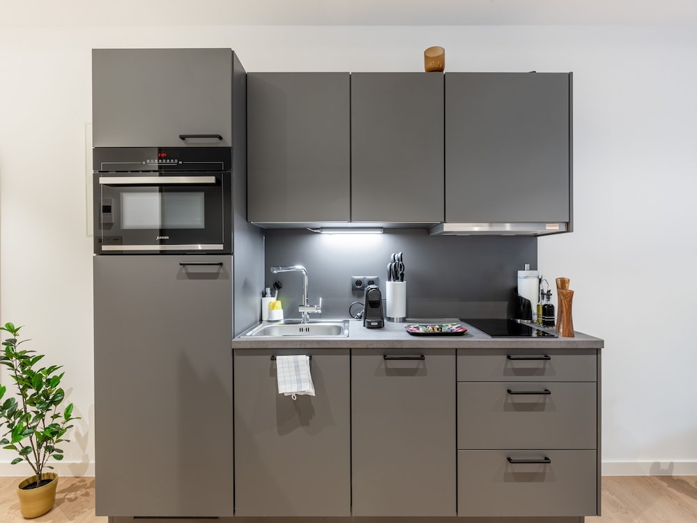 Suite L - Photo 10