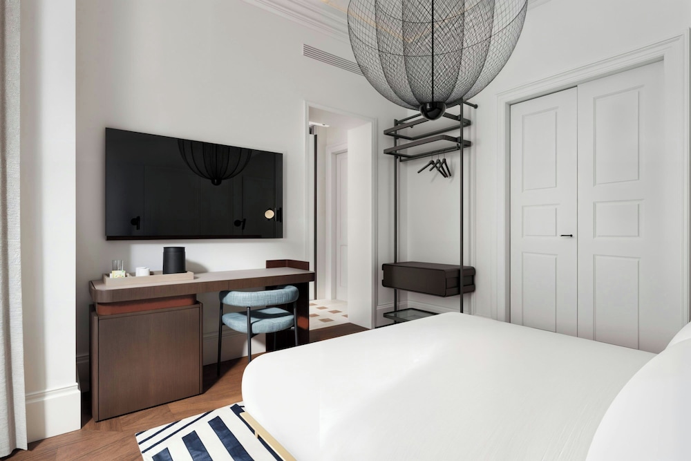 Premium Room, 1 King Bed, City View photo 2