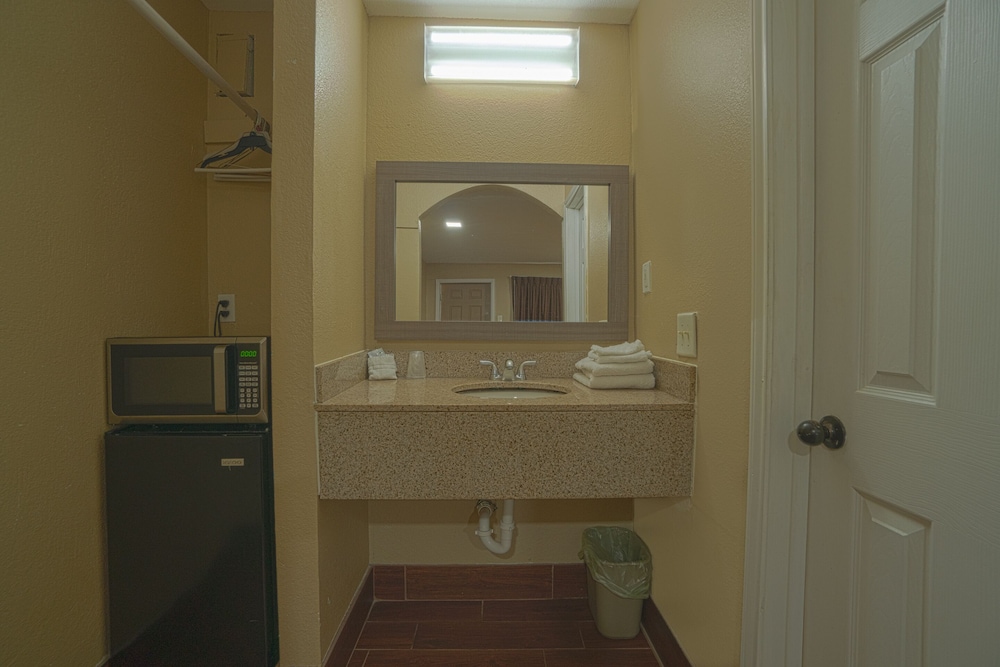 Room, 1 King Bed, Mobility Accessible, Non Smoking (Mobility, Roll-In Shower) - Photo 6
