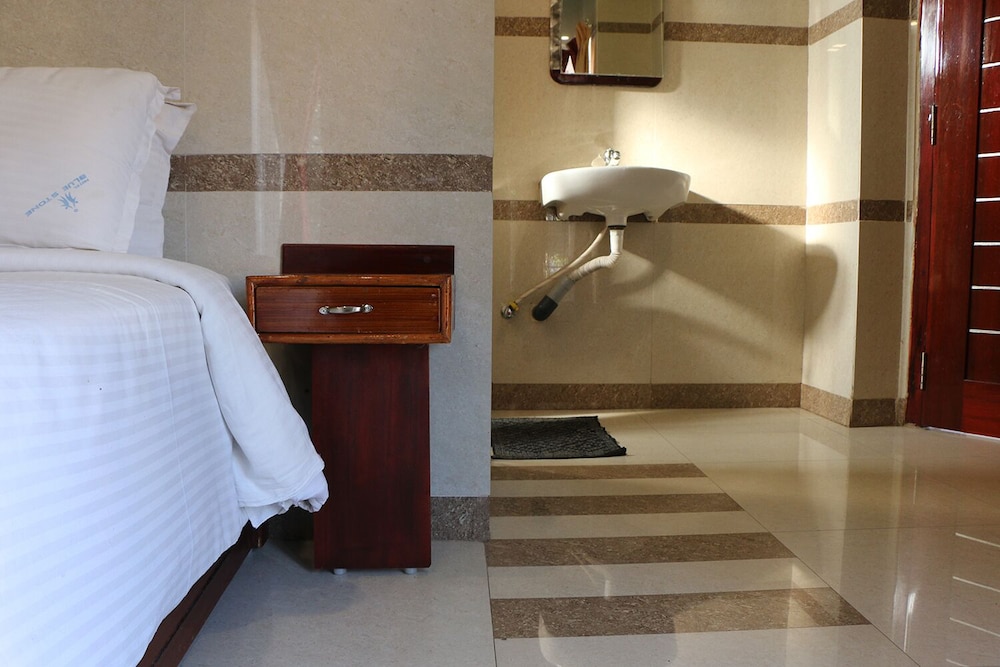 Deluxe Double Room - Photo 12