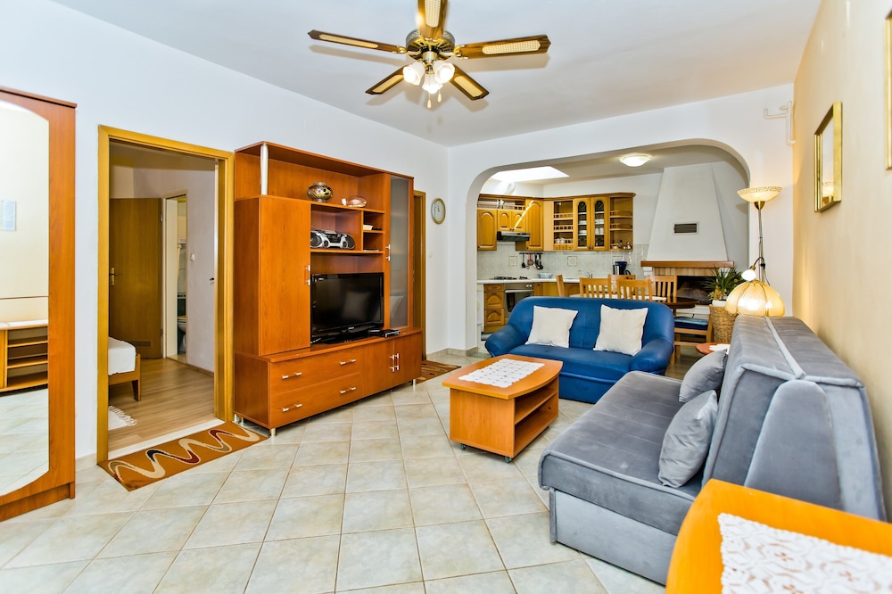 Comfort Apartment, 2 Bedrooms, Courtyard View (3)