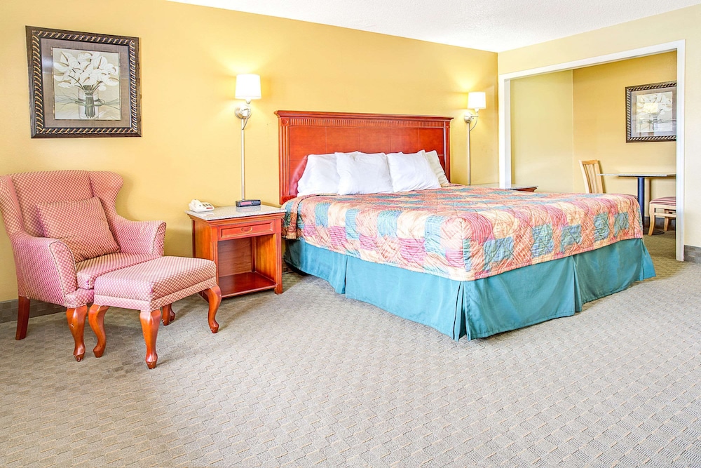Standard Room, 1 King Bed photo 1