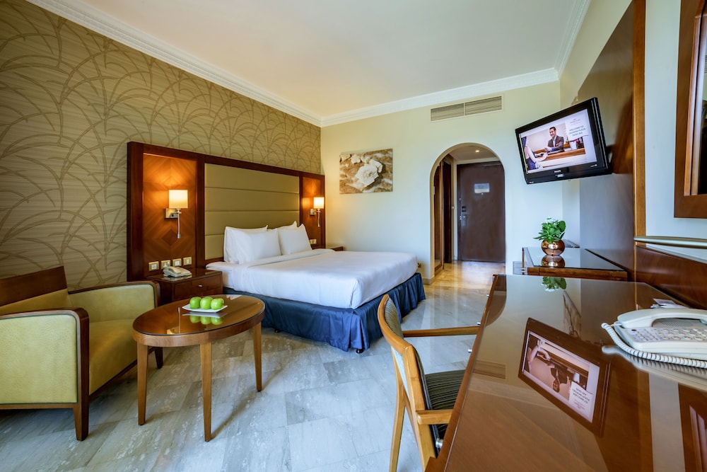 Standard Room, 1 King Bed, Sea View photo 2