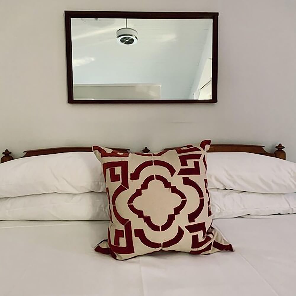 Premier 1 King Suite Cathedral Ceiling