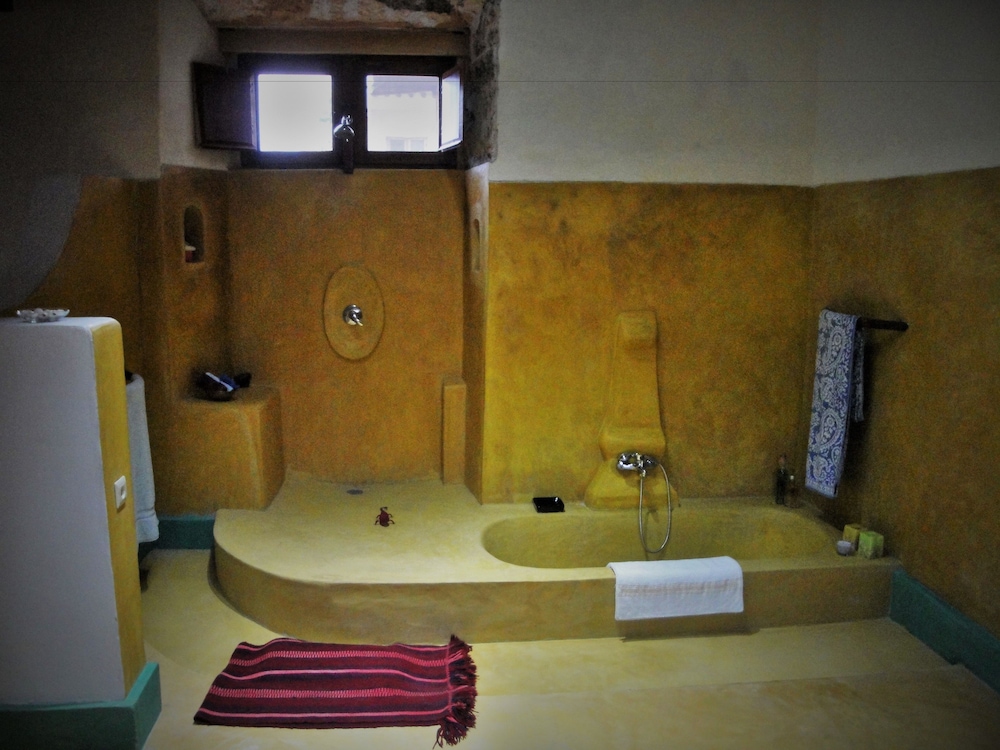 Exclusive Suite (Double or Tween Beds) photo 2