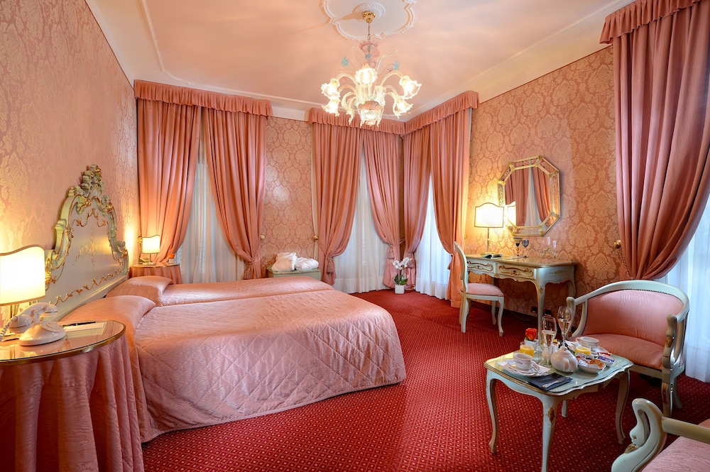 Junior Suite, Canal View