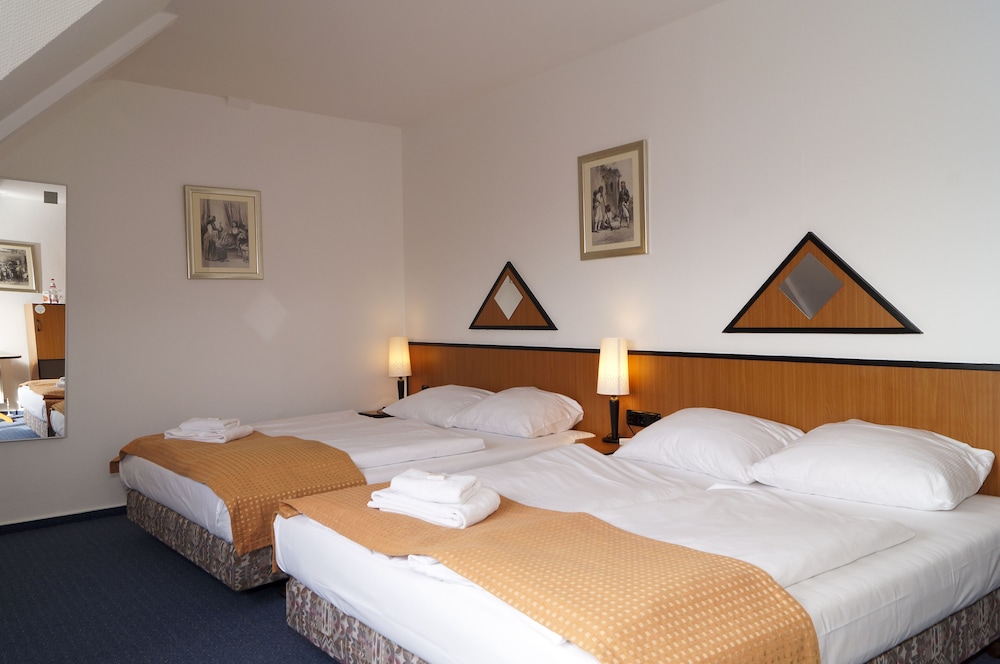 Standard Twin Room photo 2