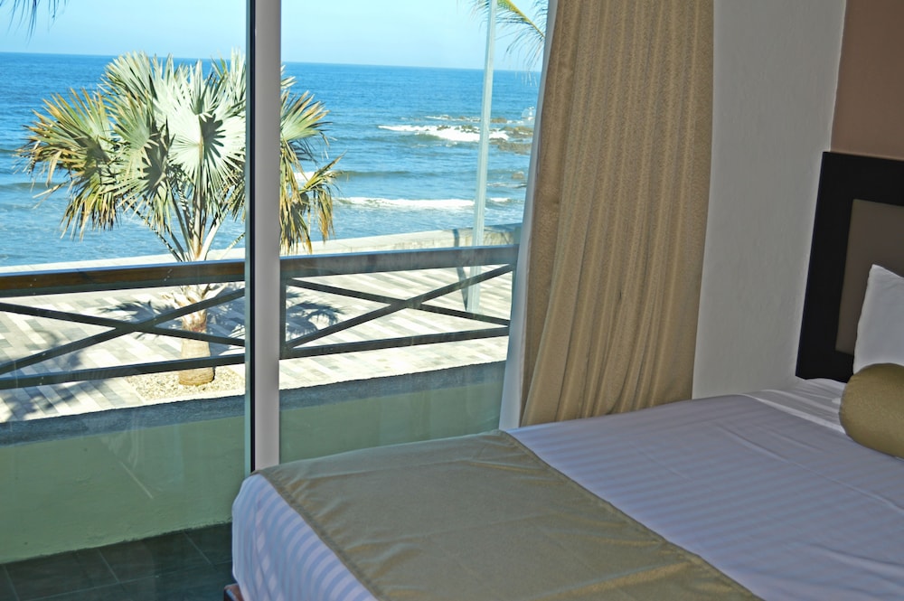 Standard Room, 2 Double Beds, Ocean View - Photo 8