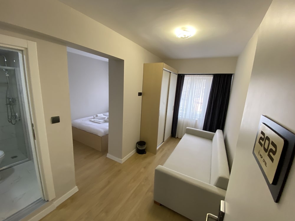 Deluxe Room - Photo 5