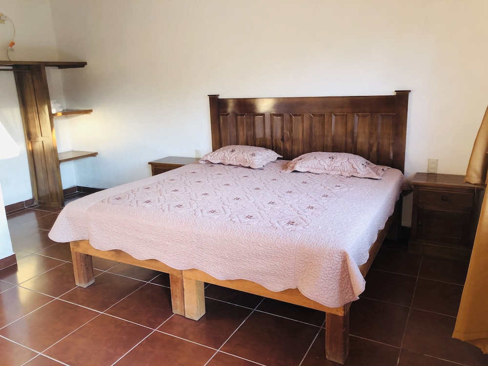 Basic Double Room, 1 King Bed, Pool View