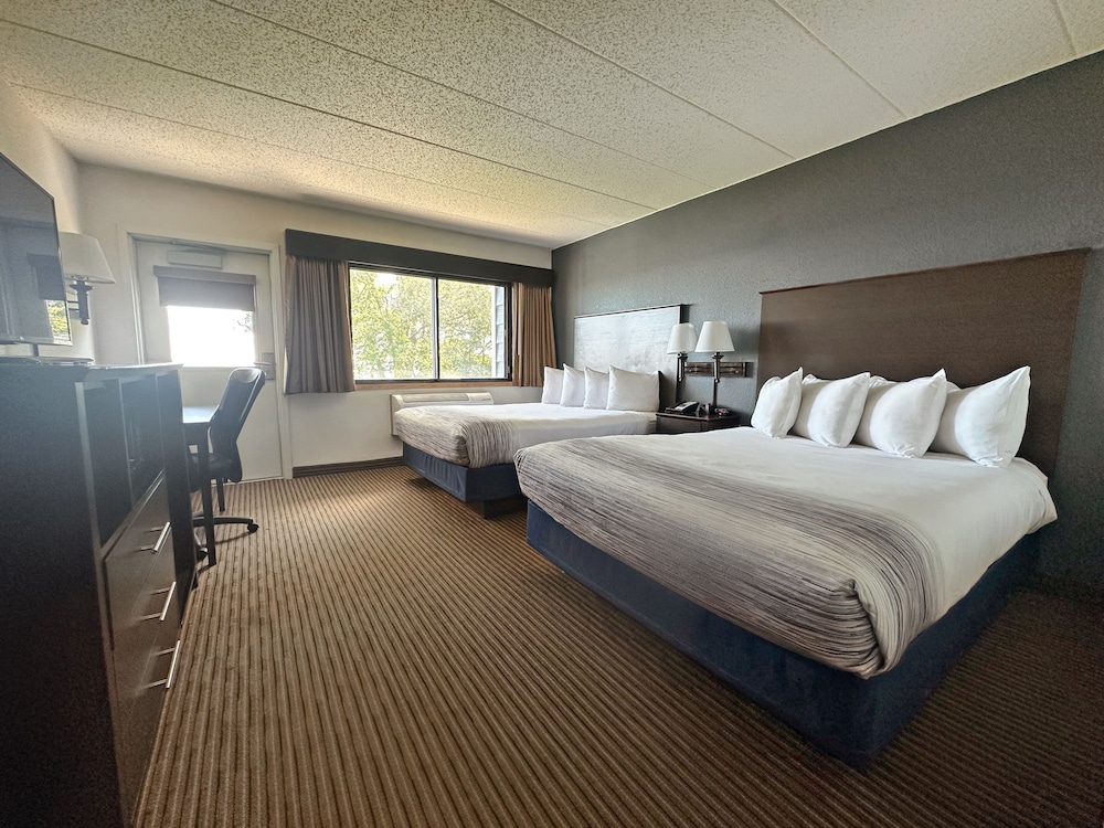 Deluxe Room, 2 Queen Beds, Non Smoking (First Floor, Water View)