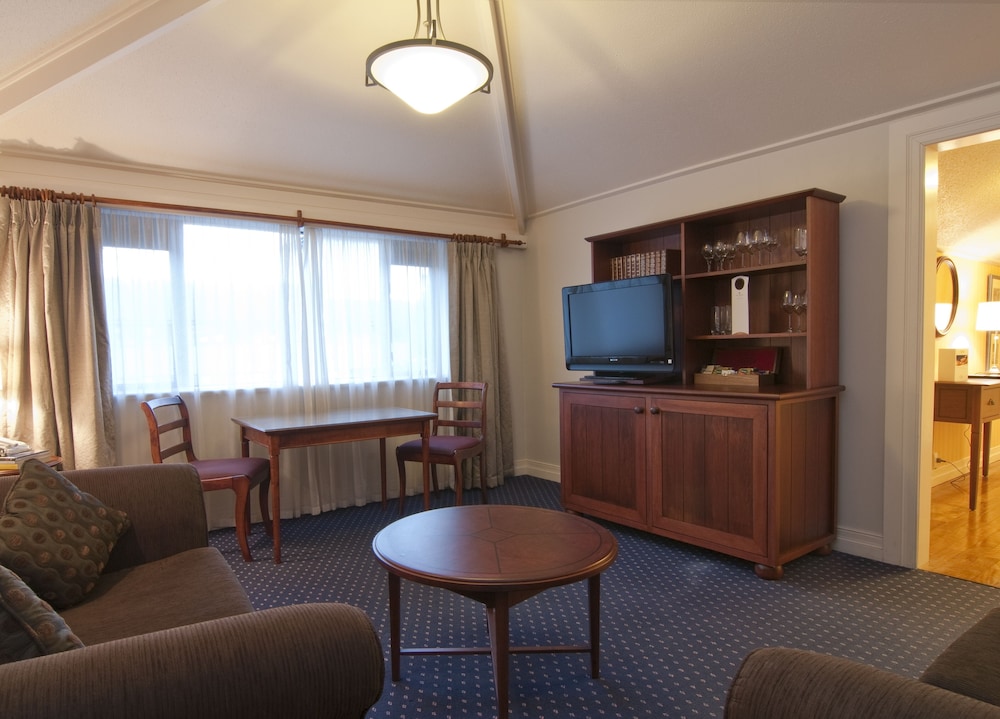 Suite, 1 King Bed (Club Lounge Access)