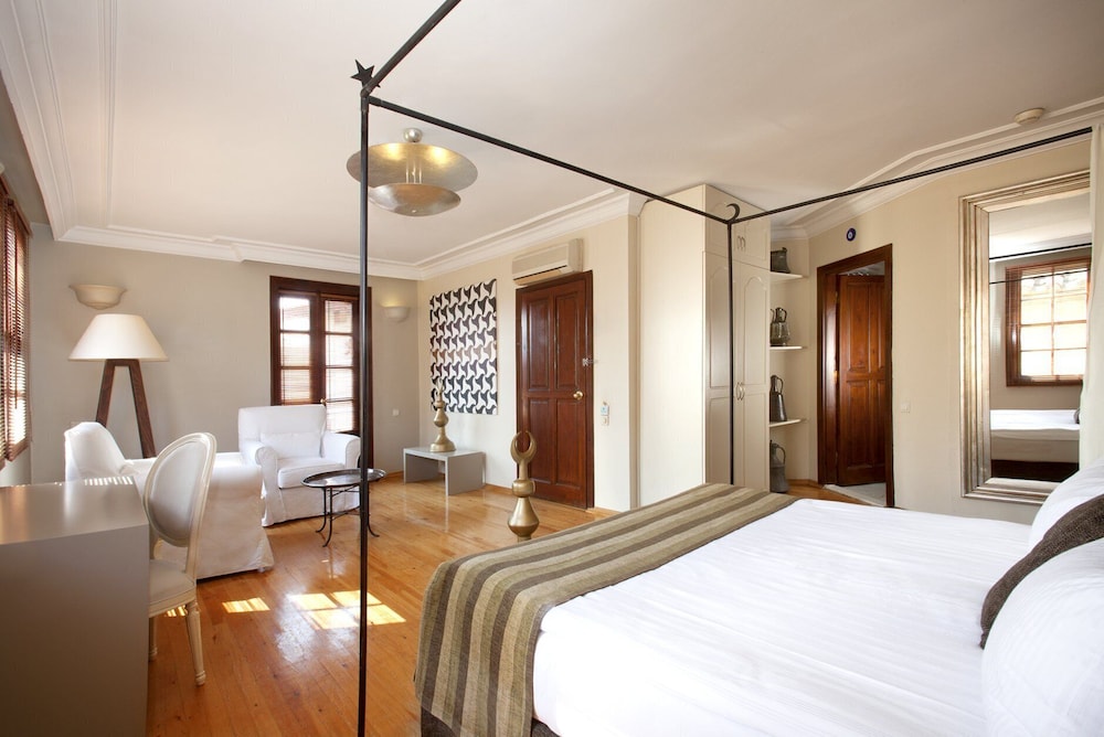 Deluxe Room - Photo 1