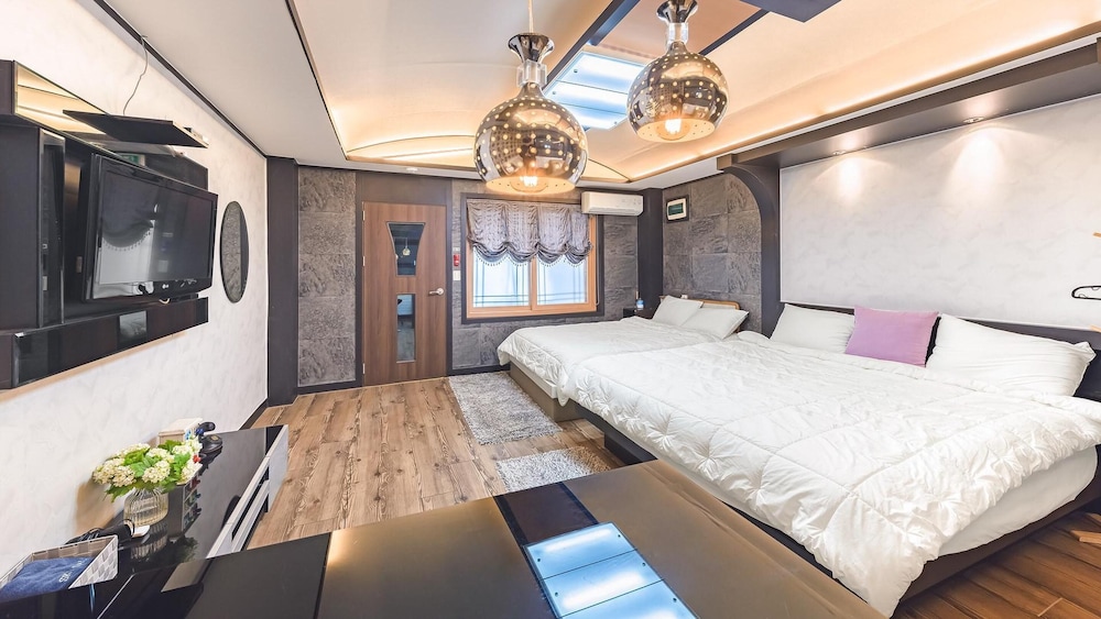 Basic Room, 1 Bedroom (pensyeonhyeonggeullaemping2(twin)) - Photo 15