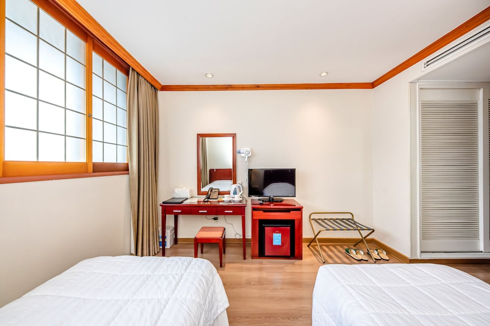 Standard Twin Room (A, 2 Single Beds) photo 3