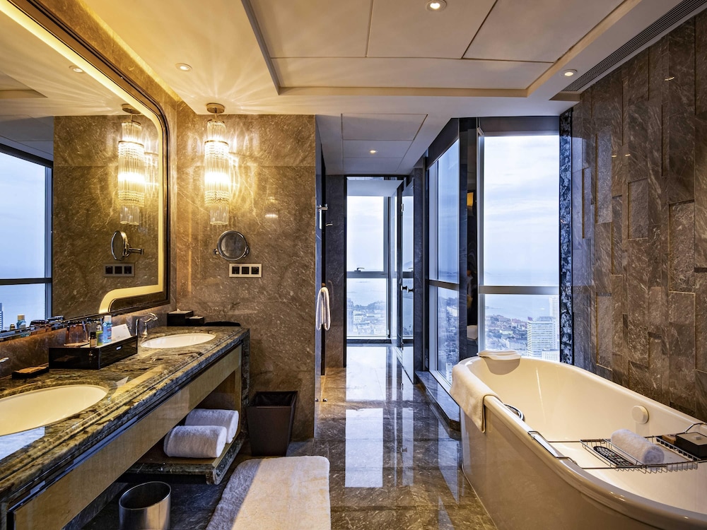 Premium Suite, 1 King Bed, Sea View