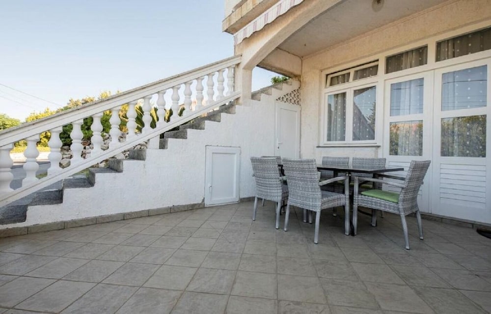 Apartment (Mig - with beautiful garden - A1 priz)