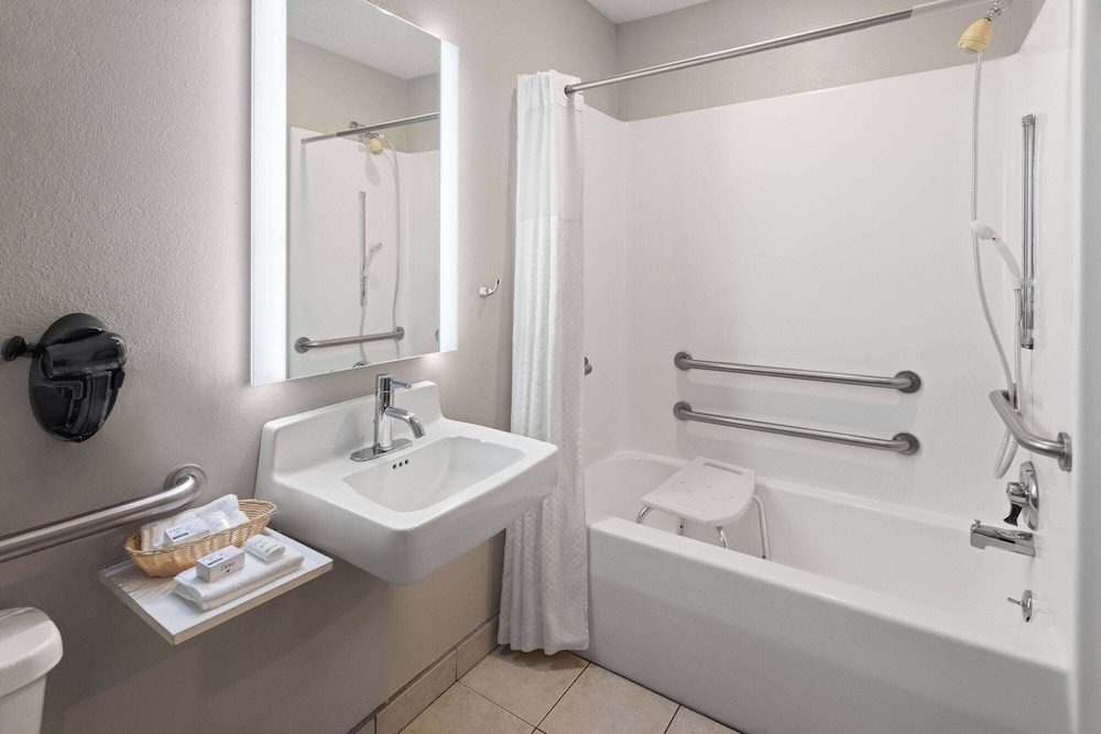 Room, Accessible - Photo 4