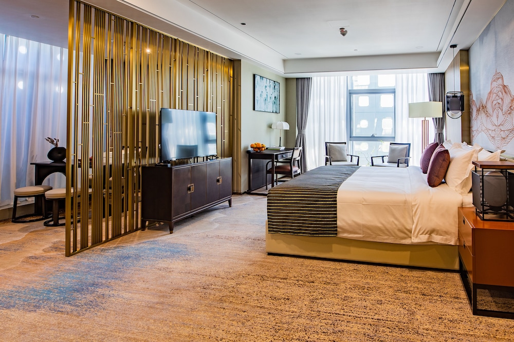 Executive Room, 1 King Bed - Photo 2