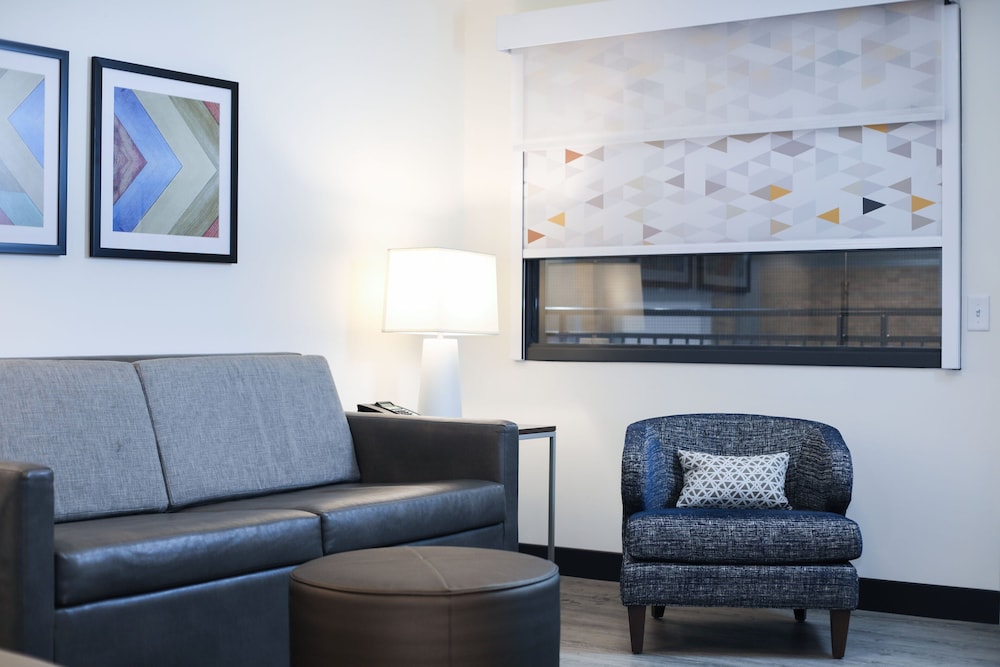 Suite, 1 Bedroom, Courtyard View photo 2