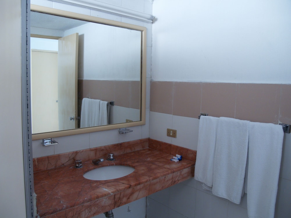 Standard Room, 2 Double Beds - Photo 2