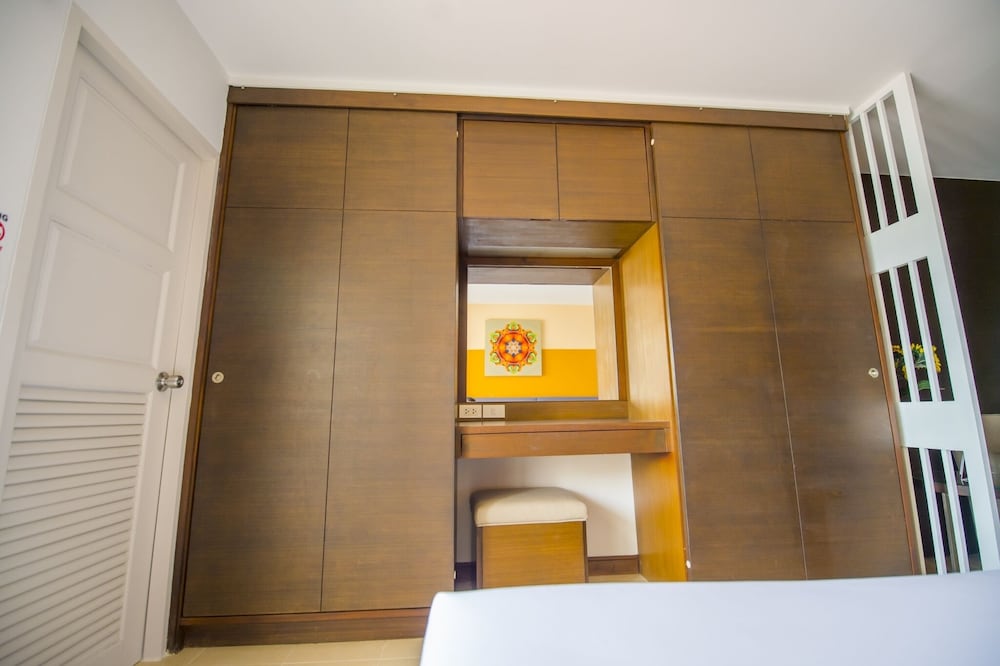 Deluxe Room, 1 King Bed photo 3