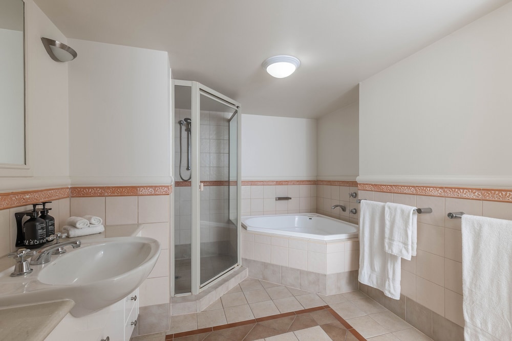 3 Bedroom - Photo 9