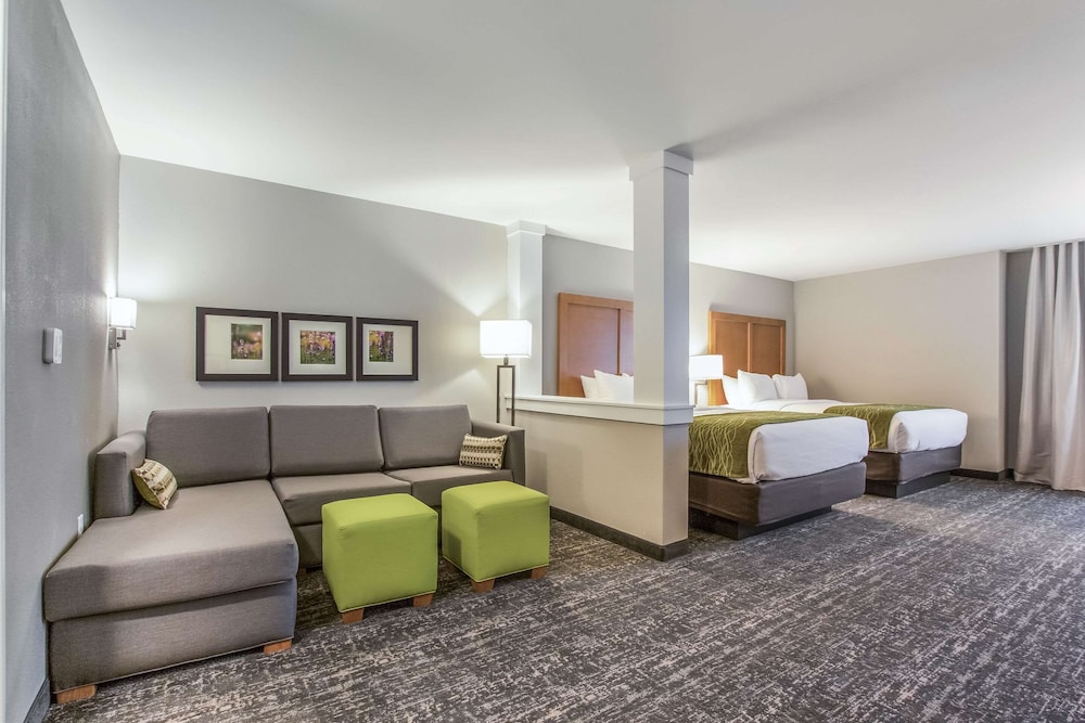 Suite, Multiple Beds, Non Smoking - Photo 1