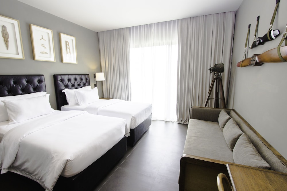 Deluxe Room, Pool View
