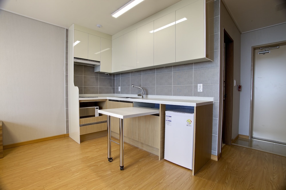 Condo Type(Kitchen) - Superior Double Studio(Half Ocean View) - Photo 2
