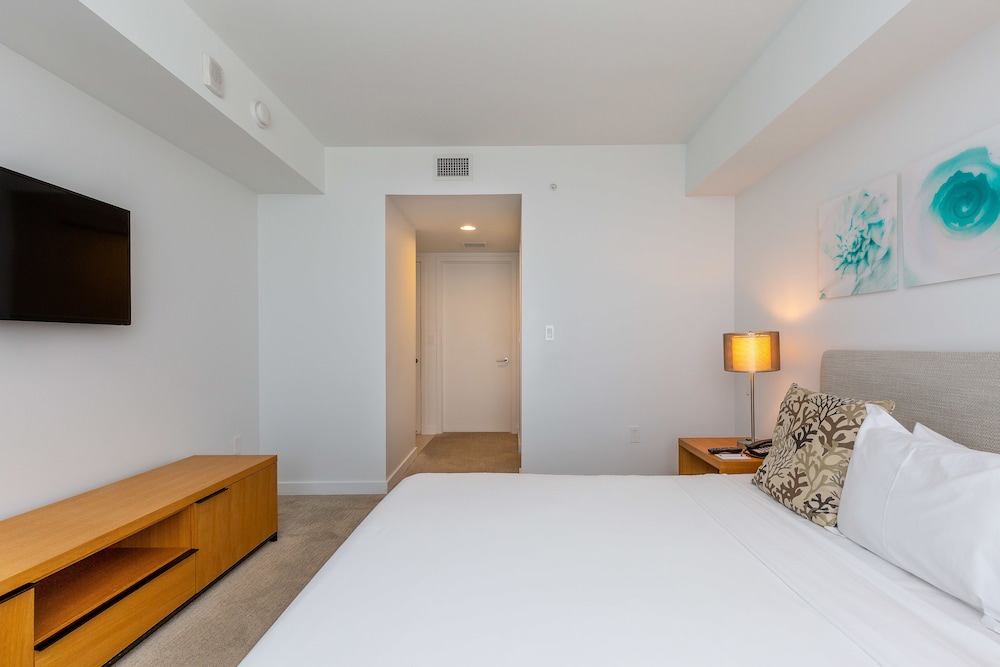 Luxury Condo, 1 Bedroom, Kitchen, Bay View photo 3