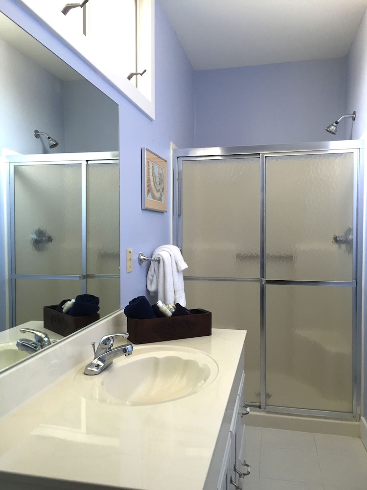 Deluxe Room, 1 Queen Bed (Charleston) photo 3