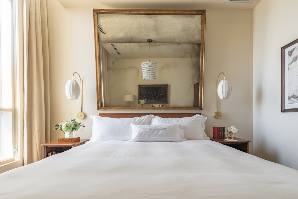 Signature Room, 1 King Bed (ADA) photo 1