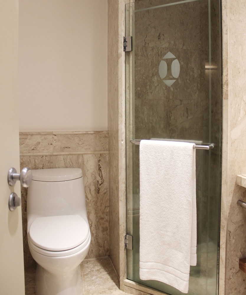 Classic Room, 2 Twin Beds (Walk-In Shower)