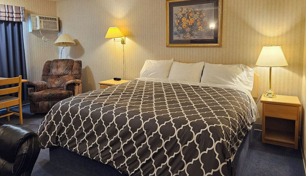 Executive Room, 1 King Bed (C Building - Ground Level) photo 1