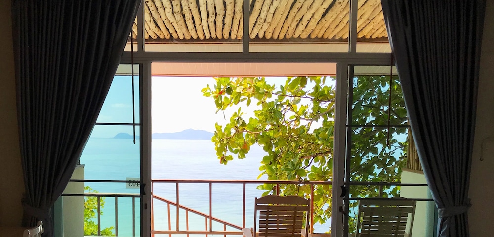 Beachfront Terrace Room photo 3