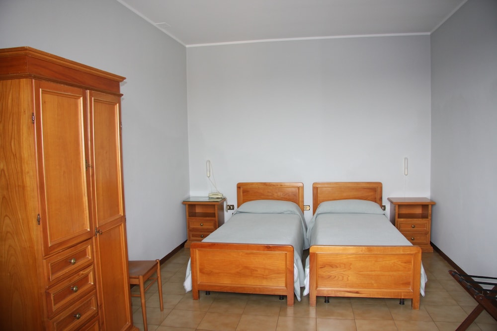 Standard Double or Twin Room photo 2
