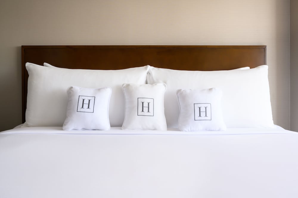 Luxury Suite, 1 King Bed with Sofa bed - Photo 2
