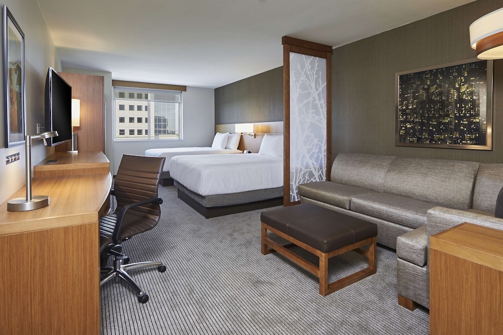 Room, Accessible (2 Queen/Roll-in Shower plus sofa bed)