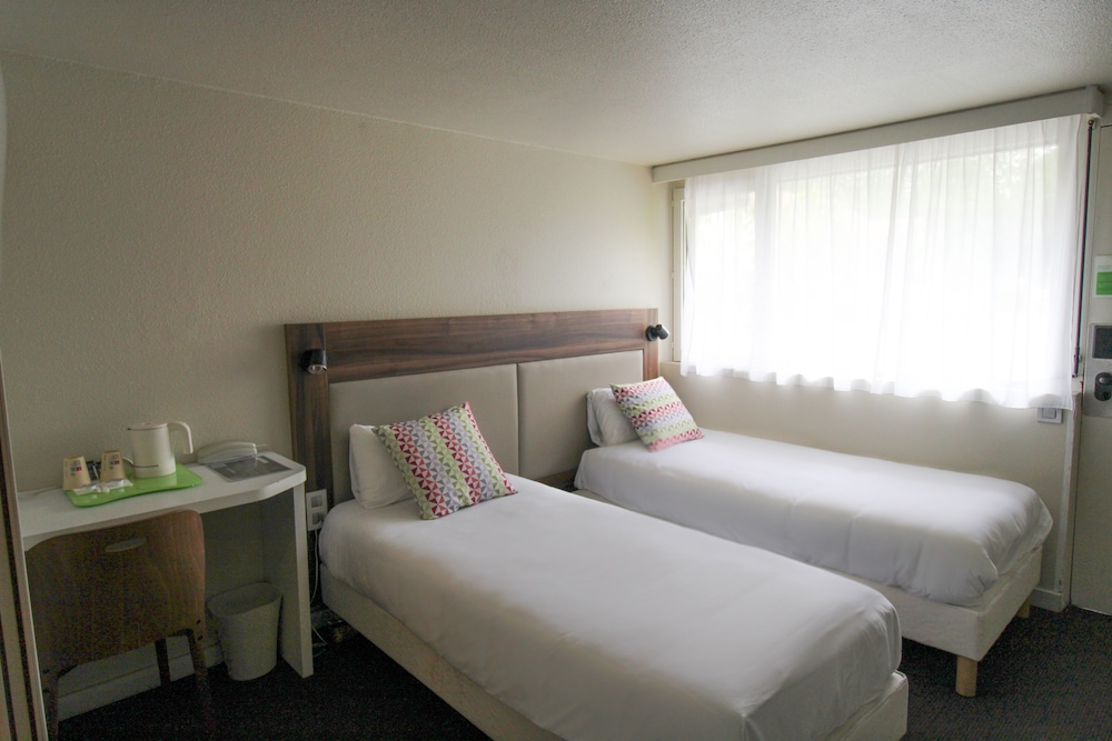 Standard Room, 2 Twin Beds - Photo 2
