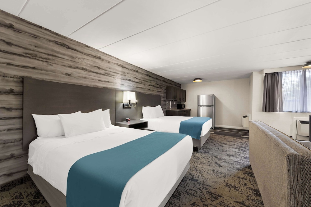 Suite, 2 Queen Beds, Non Smoking, Kitchenette (Walk-in Shower;Larger Room) - Photo 1