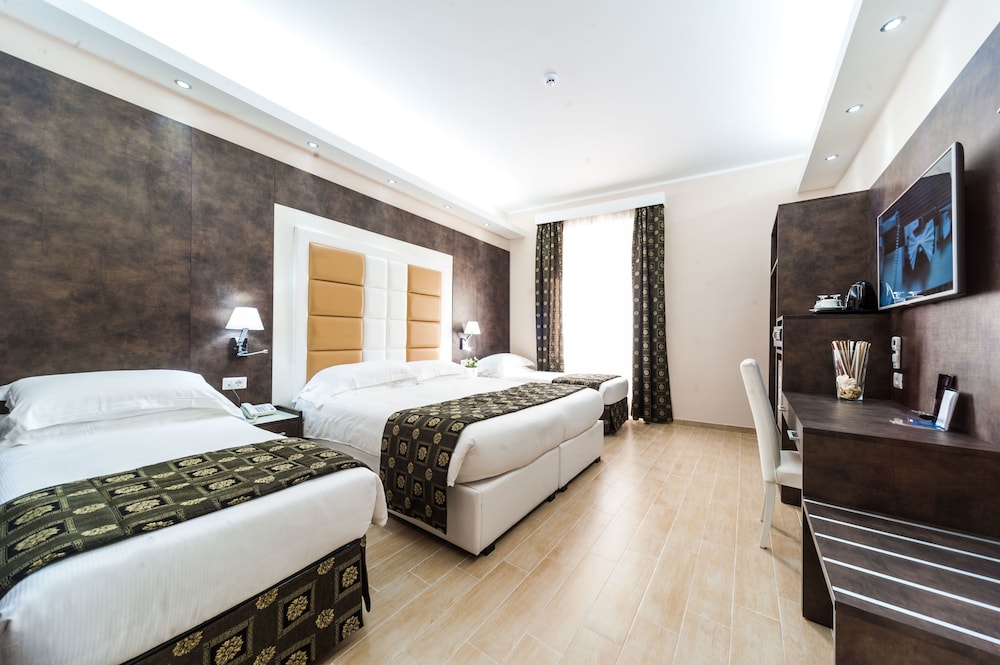 Superior Triple Room, City View photo 3