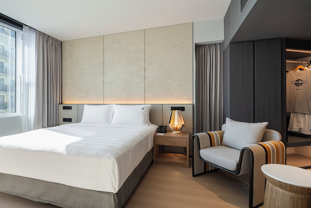 Deluxe City View - Newly Renovated