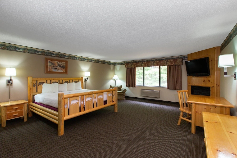 Suite, 1 King Bed (Two Room) photo 2