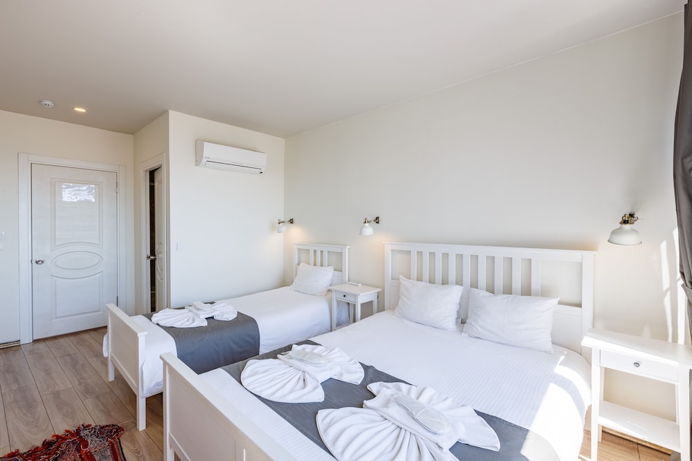 Panoramic Triple Room, Multiple Beds, Sea View, Sea Facing photo 3