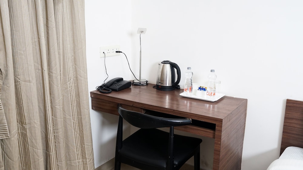 Deluxe Queen Room - Photo 5