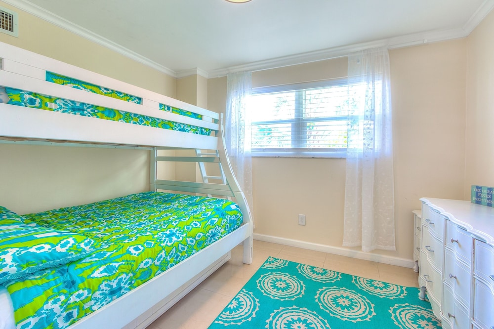 Condo, 2 Bedrooms photo 3