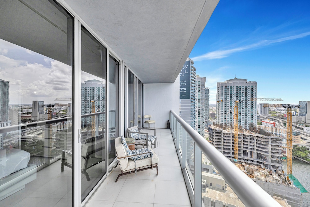 Premier Apartment photo 2